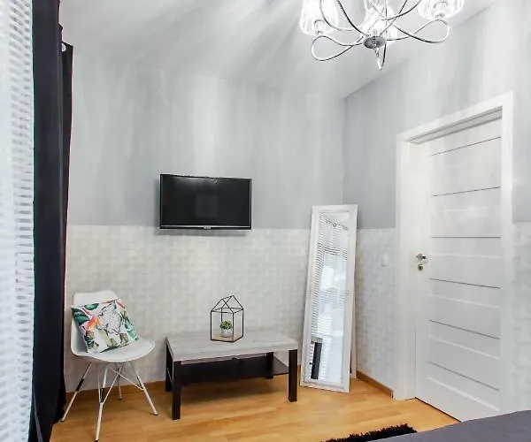 Clicktheflat Sienna Center * Warschau