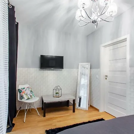 Clicktheflat Sienna Center * Warschau